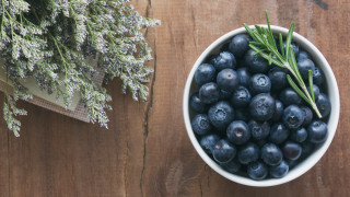 Blueberries lavender wooden table napkin - evaline ness free wallpaper