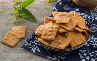 Bowl crackers blue napkin flower - brenda chamberlain free wallpaper