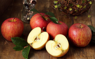 Apples wooden table vase flowers - professional food photography free wallpaper for desktop