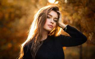 Woman longhair posing autumn outdoors - a picture free wallpaper for desktop