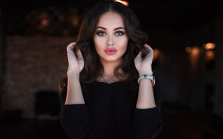 Woman watch brick room elina - facial feature free wallpaper