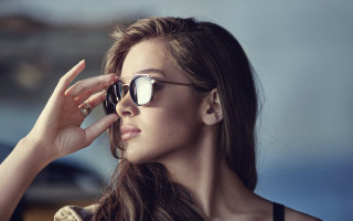 Woman sunglasses ring hair mole - her finger free wallpaper