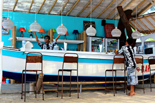 Man boat bar chairs counter - abidin dino free wallpaper