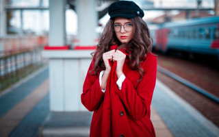 Woman red coat black hat - black hat free wallpaper