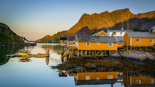 Yellow house lake mountain boats 2 - the water in front free wallpaper