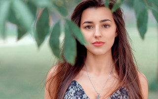 Elina karimova portrait green leaves - portrait photography free wallpaper