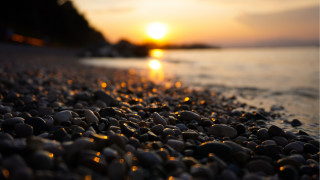 Beach sunset rocks tiltshift ember - a sunset in the background free wallpaper