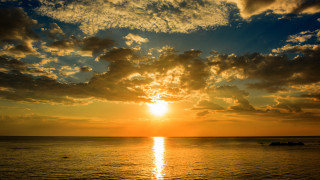 Sunset ocean boat clouds cityscape - a sunset over the ocean free wallpaper