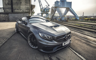 Mercedes coupe parked track crane - matte finish free wallpaper