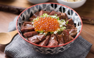 Bowl meat vegetables rice sauce - a spoon free wallpaper