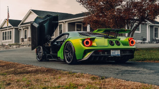 Green sports car open doors - a green sports car free wallpaper