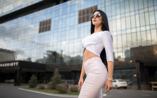 Woman white pants white top - a white top free wallpaper