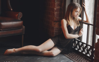 Esztter mattioni barelegs blackdress sitting - a chair in the background free wallpaper