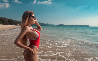 Woman red swimsuit beach ocean 2 - free bikini wallpaper