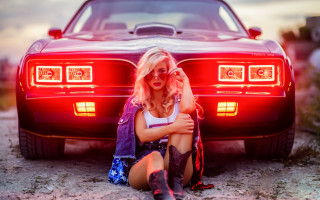 Woman red car cellphone hip - the ground next free wallpaper