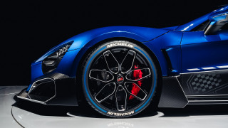 Blue sports car red stripe 2 - rim free wallpaper