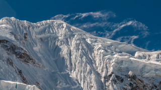 Mountain snowboarder cloudy sky precisionism - a snowboarder free wallpaper