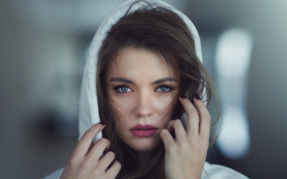 Woman hoodie serious blueeyes brownhair - blue eye free wallpaper