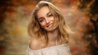 Blonde woman smiling studio colorful - portrait photography free wallpaper