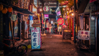 Narrow alley bicycle night city - night time in a city free wallpaper