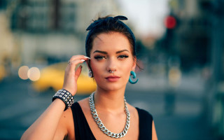 Woman necklace earrings blurry bokeh - photorealistic free wallpaper