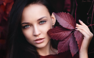 Woman blueeyes leaf redbackground photorealistic - blue eyes holding free wallpaper