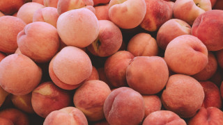 Peach pile summer vibrancy puzzle - a table top free wallpaper