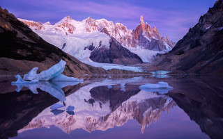 Mountain lake icebergs purple sky - the foreground free wallpaper