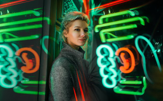 Woman neon clock face blonde - neofauvism free wallpaper