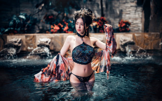 Woman bikini pool crown jewelry - a scarf free wallpaper