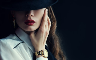 Woman hat watch striped shirt - her wrist free wallpaper