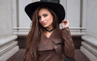 Woman brownjacket blackhat portrait bookshelf - column free wallpaper