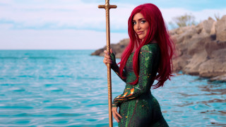 Red hair woman pole water - constance gordoncumming free wallpaper