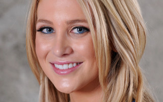 Woman blue eyes blonde hair 8 - a toothbrush free wallpaper