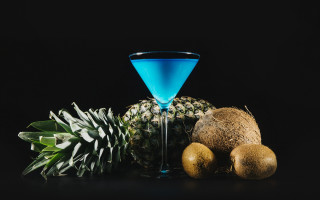 Blue cocktail pineapple kiwis black - a pineapple free wallpaper