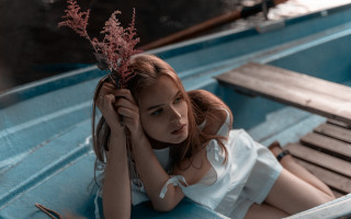Woman blueboat plant serious cinematic - a blue boat free wallpaper