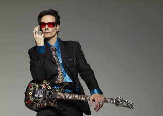 Man suit guitar cellphone microphone - a guitar free wallpaper