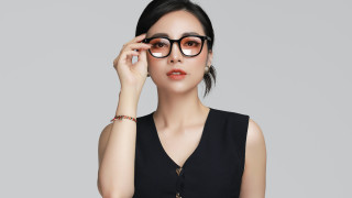 Woman glasses black dress posing - glass free wallpaper