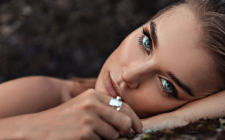 Woman laying blue eyes ring 2 - her finger free wallpaper