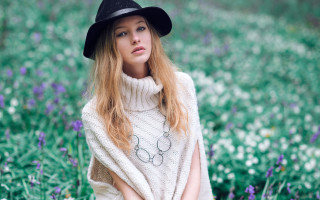 Florianne becker flower field fashion - her hand and a suitcase free wallpaper