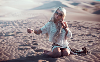 Woman sitting sand phone aqua - the sand free wallpaper