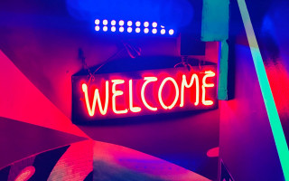 Neon sign welcome room light - welcome free wallpaper