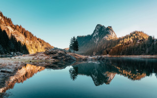 Mountain lake forest blue sky 7 - a mountain lake free wallpaper
