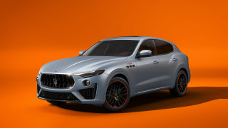 Silver maserati suv orange gradient - an orange background free wallpaper