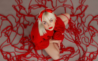 Red sweater red rose spider - a red string free wallpaper