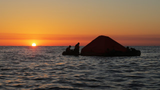 Ocean raft sunset tent ecological - christo free wallpaper