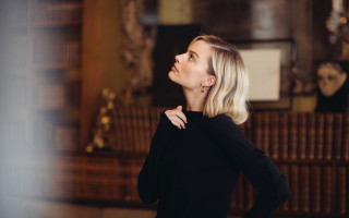 Woman portrait blonde bokeh library - side profile free wallpaper