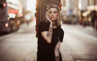 Woman tattoo portrait city street - a city street free wallpaper