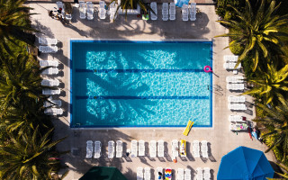 Pool chairs umbrellas minimalism tiltshift - tilt shift free wallpaper