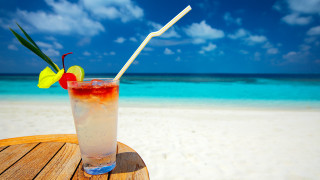 Beach drink table blue sky - a white sand beach free wallpaper
